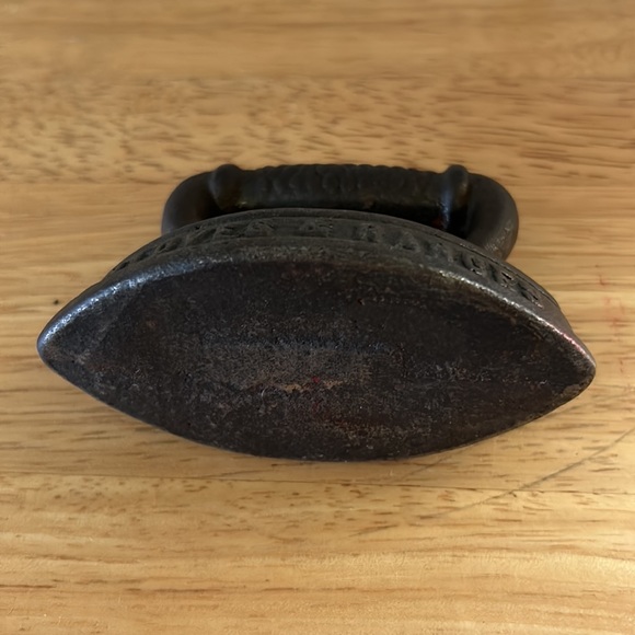 Cast Iron Miniature Iron - Picture 4 of 4
